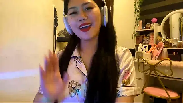 GlindaDejardin online show from 04-28-26, 05:17