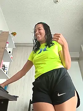 Snapshot of _Linna chatting on 04-05-26, 08:15 Linna online show from 04-05-26, 08:15