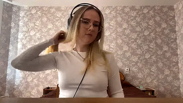 Snapshot of ElmiraGildea chatting on 04-06-26, 11:33 ElmiraGildea online show from 04-06-26, 11:33