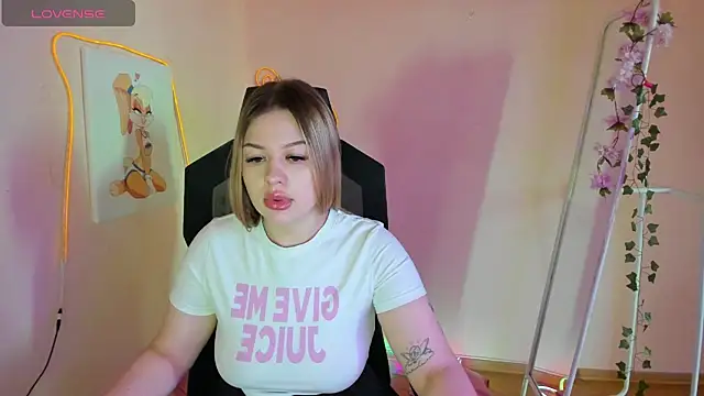 AmeliePeach online show from 05-20-26, 01:35