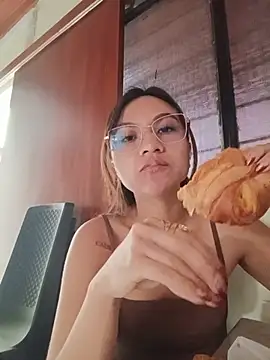 Leticia Hinkley  online show from 05-13-26, 12:56
