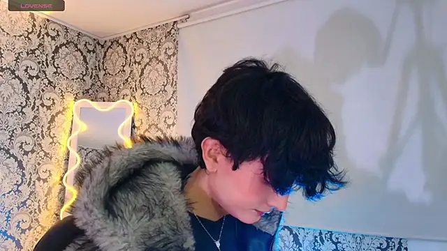 Snapshot of Eidan_tay chatting on 04-15-26, 02:43 Eidan tay online show from 04-15-26, 02:43