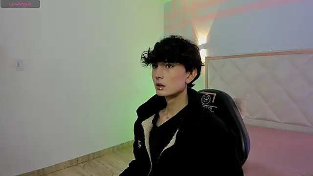 Snapshot of Eidan_tay chatting on 04-11-26, 07:39 Eidan tay online show from 04-11-26, 07:39