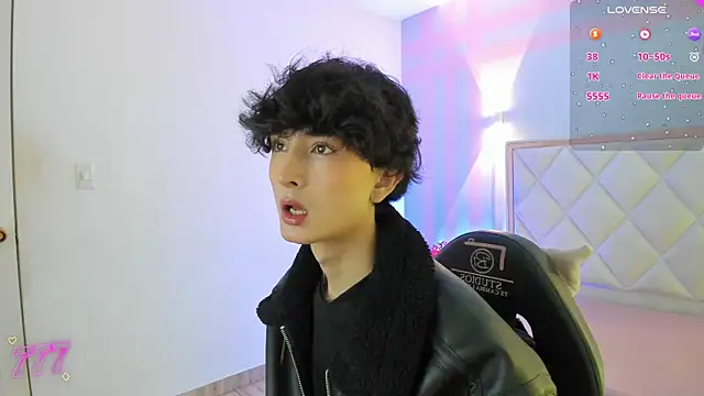 Snapshot of Eidan_tay chatting on 04-12-26, 11:57 Eidan tay online show from 04-12-26, 11:57