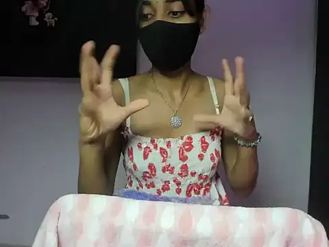 Snapshot of Shanaya_xo chatting on 06-30-26, 05:46 Shanaya xo online show from 06-30-26, 05:46