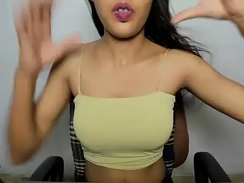 Snapshot of Shanaya_xo chatting on 06-19-26, 06:47 Shanaya xo online show from 06-19-26, 06:47