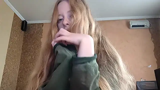 Snapshot of KateVibe_01 chatting on 06-14-26, 12:07 KateVibe 01 online show from 06-14-26, 12:07