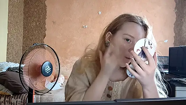Snapshot of KateVibe_01 chatting on 07-19-26, 04:21 KateVibe 01 online show from 07-19-26, 04:21