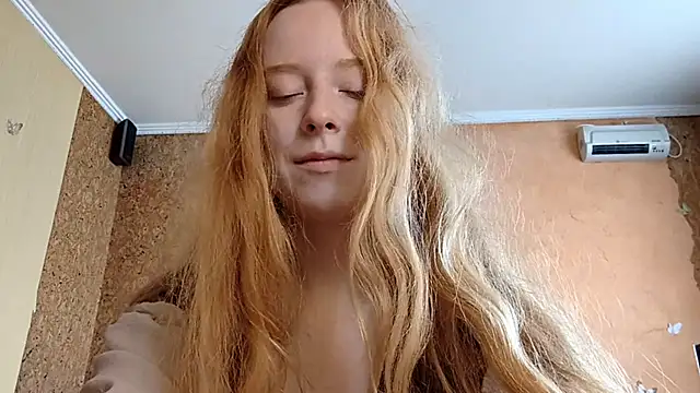Snapshot of KateVibe_01 chatting on 07-12-26, 04:24 KateVibe 01 online show from 07-12-26, 04:24