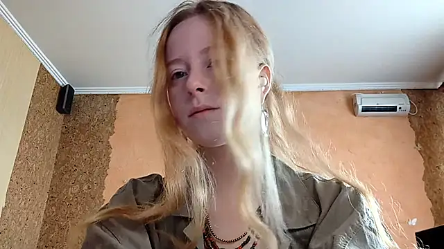 Snapshot of KateVibe_01 chatting on 06-04-26, 10:03 KateVibe 01 online show from 06-04-26, 10:03