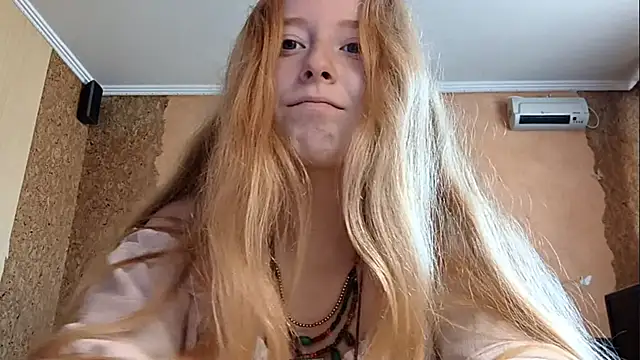 Snapshot of KateVibe_01 chatting on 06-21-26, 04:18 KateVibe 01 online show from 06-21-26, 04:18