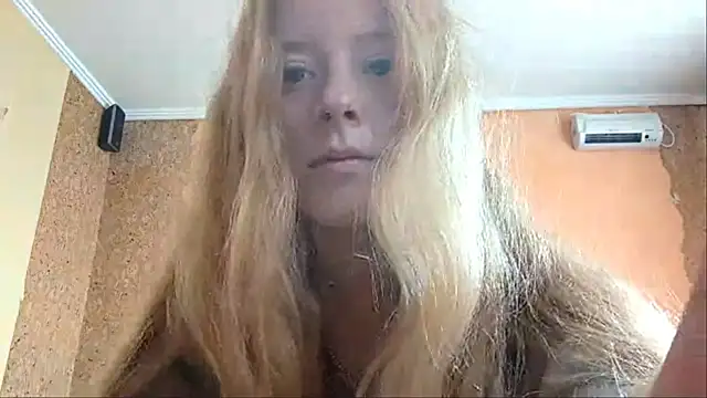 Snapshot of KateVibe_01 chatting on 06-17-26, 10:30 KateVibe 01 online show from 06-17-26, 10:30