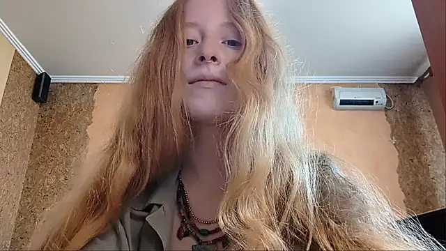 Snapshot of KateVibe_01 chatting on 06-12-26, 03:04 KateVibe 01 online show from 06-12-26, 03:04