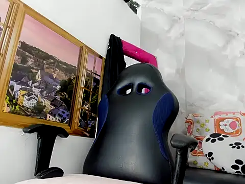 EllyBloom online show from 05-08-26, 01:37