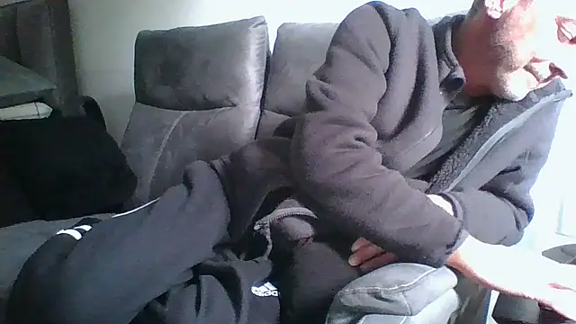 Snapshot of CanCumALot chatting on 05-12-26, 01:17 CanCumALot online show from 05-12-26, 01:17