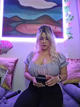 ItsAuroraBorealis online show from 05-26-26, 12:42