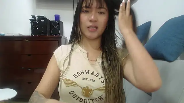 hannajonnes1 online show from 04-21-26, 12:01