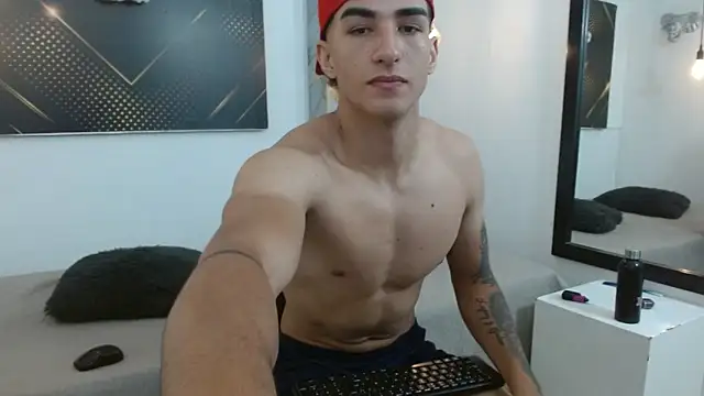 GoldenDesireX  online show from 04-10-26, 07:54