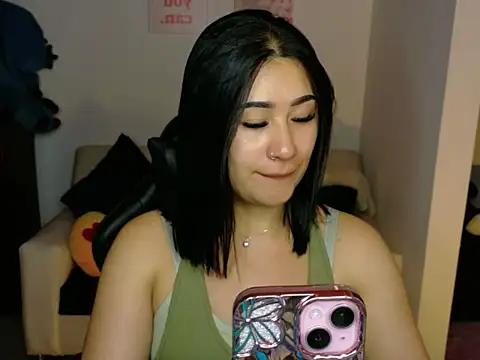EvelynLeen  online show from 05-21-26, 07:11