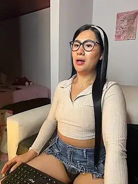 EvelynLeen  online show from 04-07-26, 11:45