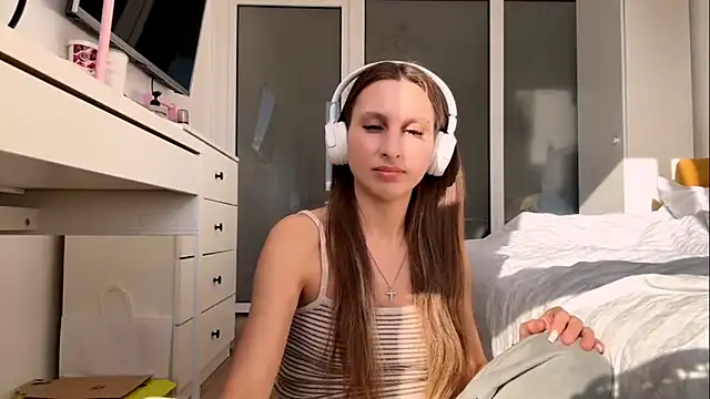 LynetteMerino online show from 04-05-26, 01:18