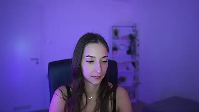 Crystalbrunette18 online show from 04-10-26, 06:15