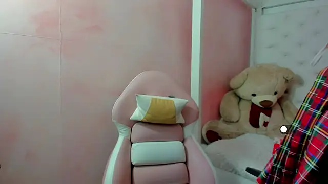 Snapshot of valentina__ortiz chatting on 06-16-26, 07:47 valentina ortiz online show from 06-16-26, 07:47