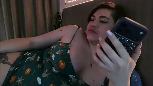 Snapshot of miss_preggie chatting on 04-27-26, 06:39 miss preggie online show from 04-27-26, 06:39