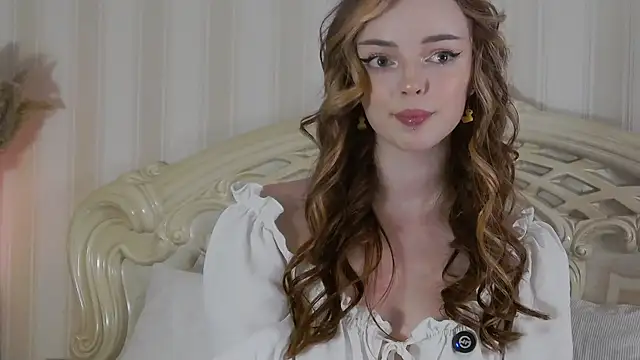 Snapshot of LianaGracee chatting on 06-18-26, 08:57 LianaGracee online show from 06-18-26, 08:57