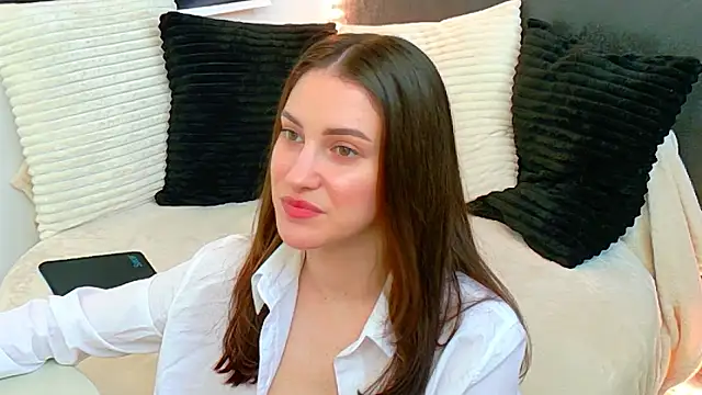 Amira a online show from 05-21-26, 04:21