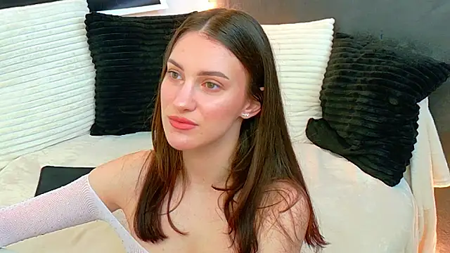 Amira a online show from 05-28-26, 04:20