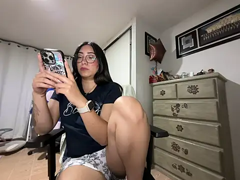 vampiralatina online show from 05-24-26, 04:23