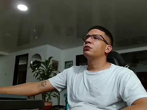 Snapshot of Angelito_fiery chatting on 04-07-26, 03:41 Angelito fiery online show from 04-07-26, 03:41