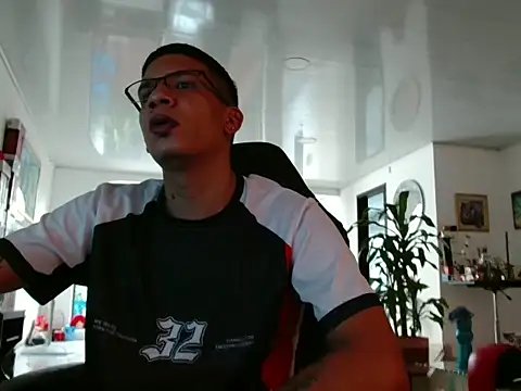 Snapshot of Angelito_fiery chatting on 04-09-26, 01:17 Angelito fiery online show from 04-09-26, 01:17