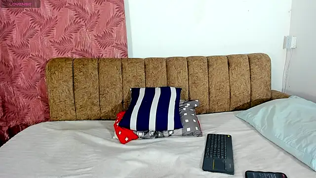 iisabella1 online show from 05-18-26, 04:01