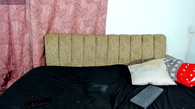 iisabella1 online show from 04-22-26, 07:59