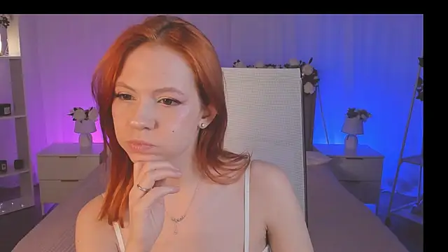 Snapshot of LisaAris chatting on 06-10-26, 10:00 LisaAris online show from 06-10-26, 10:00