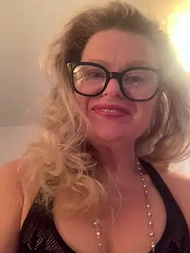 Snapshot of Love_Lee_xo chatting on 06-26-26, 11:27 Love Lee xo online show from 06-26-26, 11:27