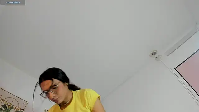 Maddie Ray online show from 04-15-26, 07:18