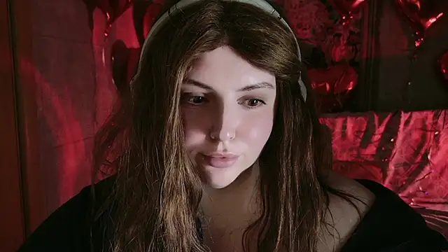 Snapshot of ArtLuna chatting on 04-09-26, 08:15 ArtLuna online show from 04-09-26, 08:15