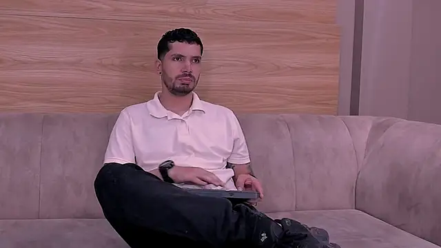 Snapshot of Mateew__ chatting on 04-08-26, 01:23 Mateew online show from 04-08-26, 01:23