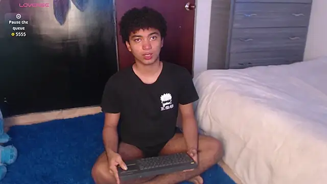 Snapshot of felipecams chatting on 06-11-26, 04:48 felipecams online show from 06-11-26, 04:48