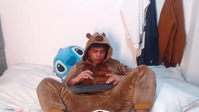 Snapshot of felipecams chatting on 07-08-26, 08:26 felipecams online show from 07-08-26, 08:26
