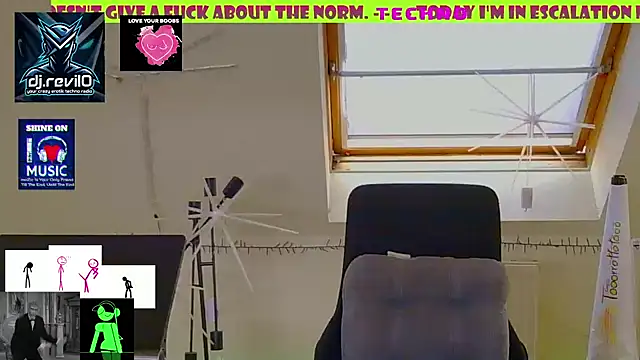 Snapshot of OllyFummler chatting on 04-18-26, 10:39 OllyFummler online show from 04-18-26, 10:39