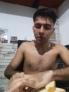 Snapshot of RodrigoColby2 chatting on 06-02-26, 01:05 RodrigoColby2 online show from 06-02-26, 01:05