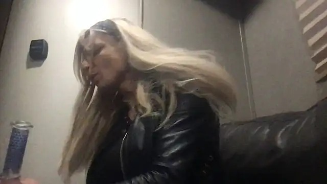 GypsiiCornel online show from 04-15-26, 08:53