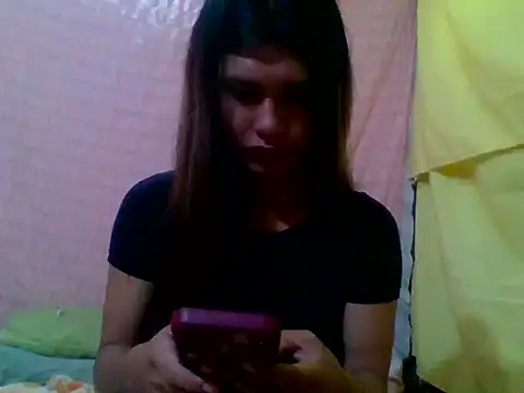 Snapshot of luna_veille chatting on 04-14-26, 02:27 luna veille online show from 04-14-26, 02:27