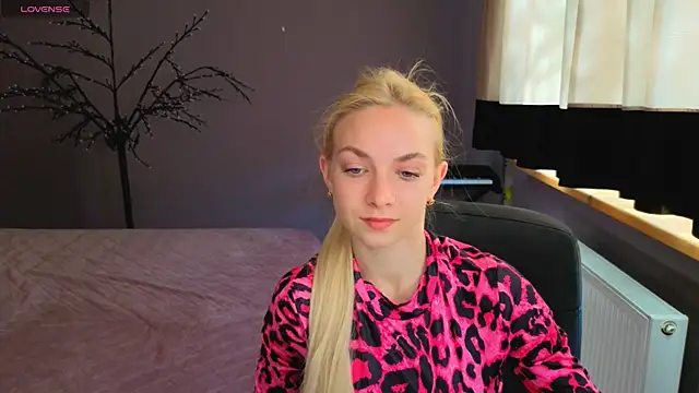 SonnySofia online show from 05-05-26, 05:54
