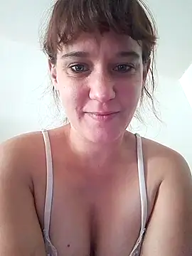 Snapshot of Maggie38 chatting on 07-17-26, 06:43 Maggie38 online show from 07-17-26, 06:43