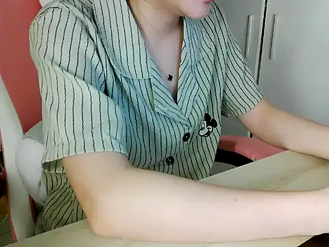 lucienguyen online show from 04-07-26, 09:44